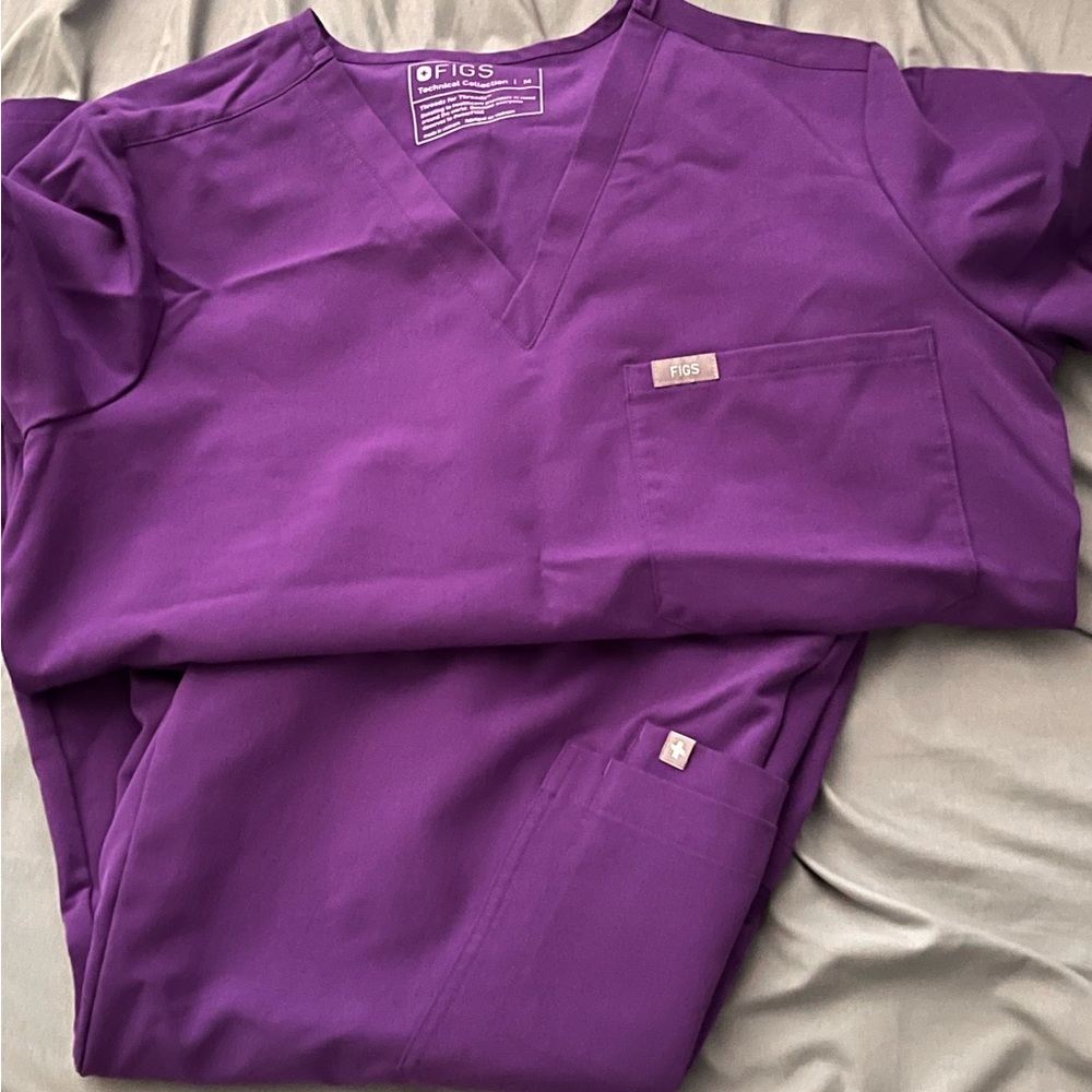 FIGS Scrub set